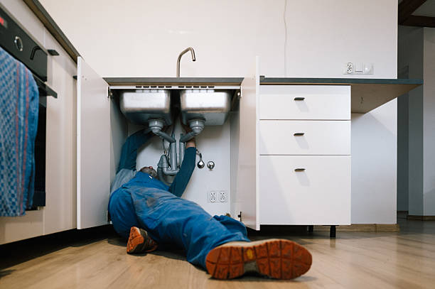 Professional Emergency Plumber technician working in Collegedale, TN